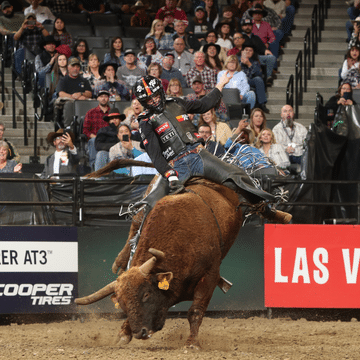 Cody Teel rides Hummer Gold in the second round of the Sacramento Unleash the Beat PBR.
